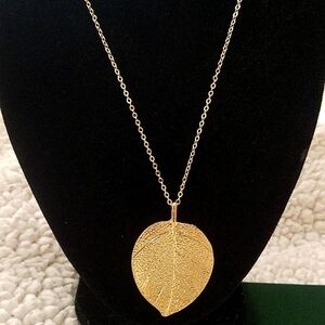 💖Gold Colored Leaf Pendant Necklace